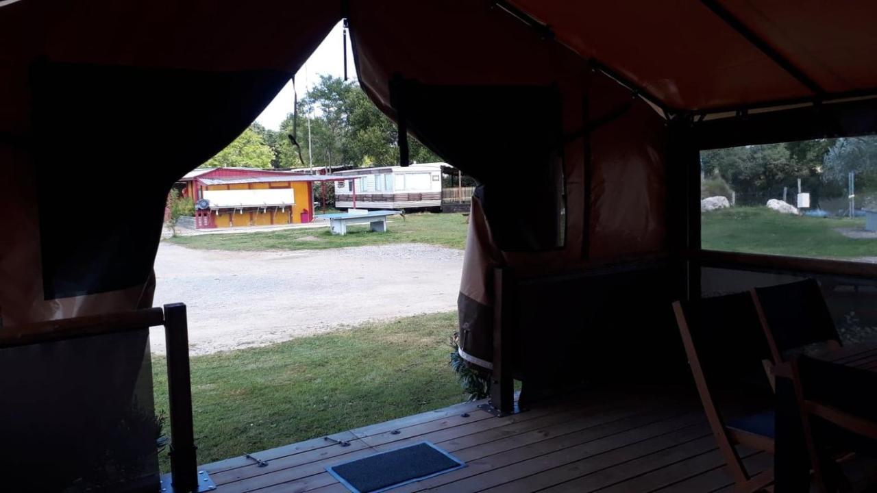 Lodge Les P'Tites Maisons Dans La Prairie Sallertaine Exterior photo