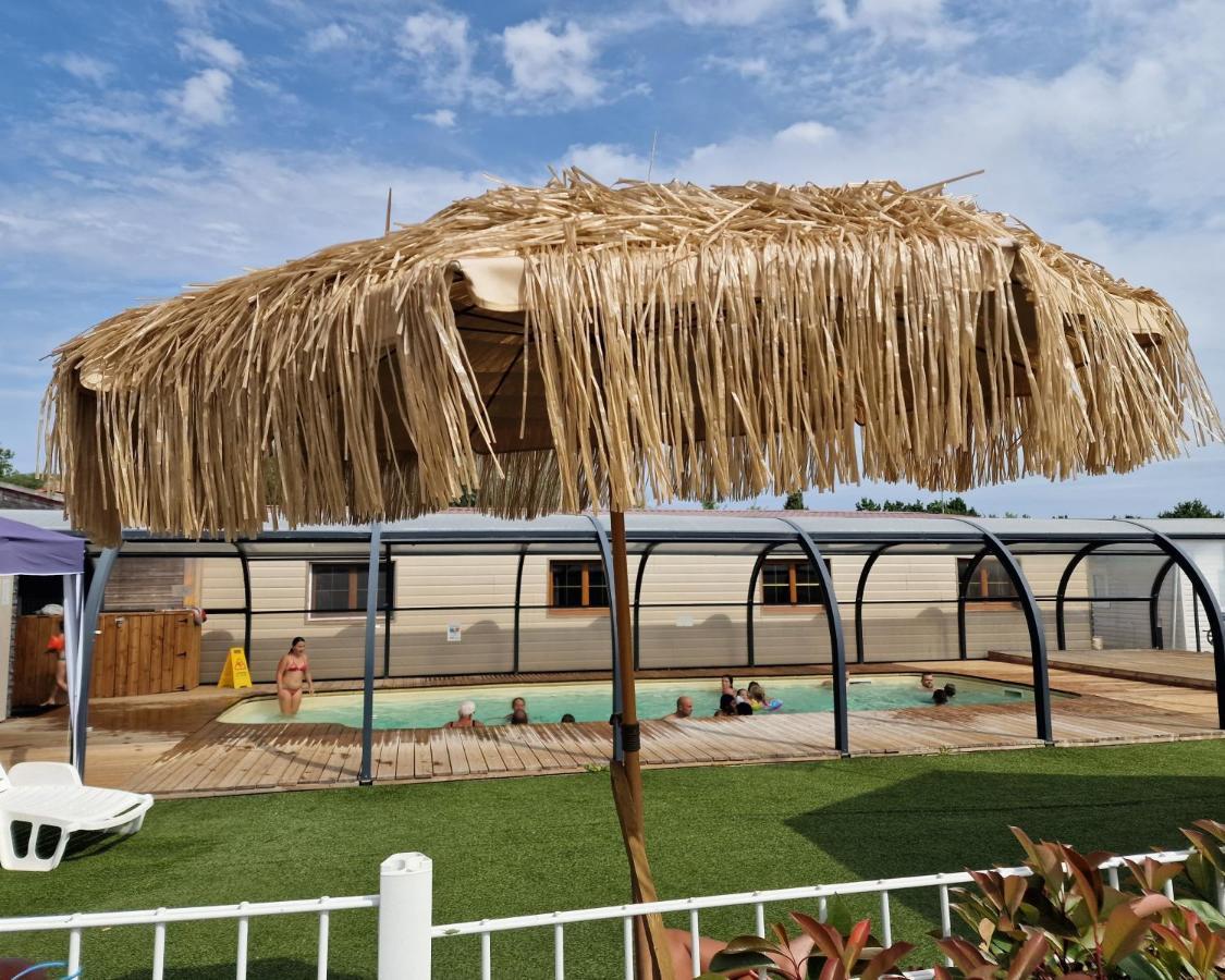 Lodge Les P'Tites Maisons Dans La Prairie Sallertaine Exterior photo