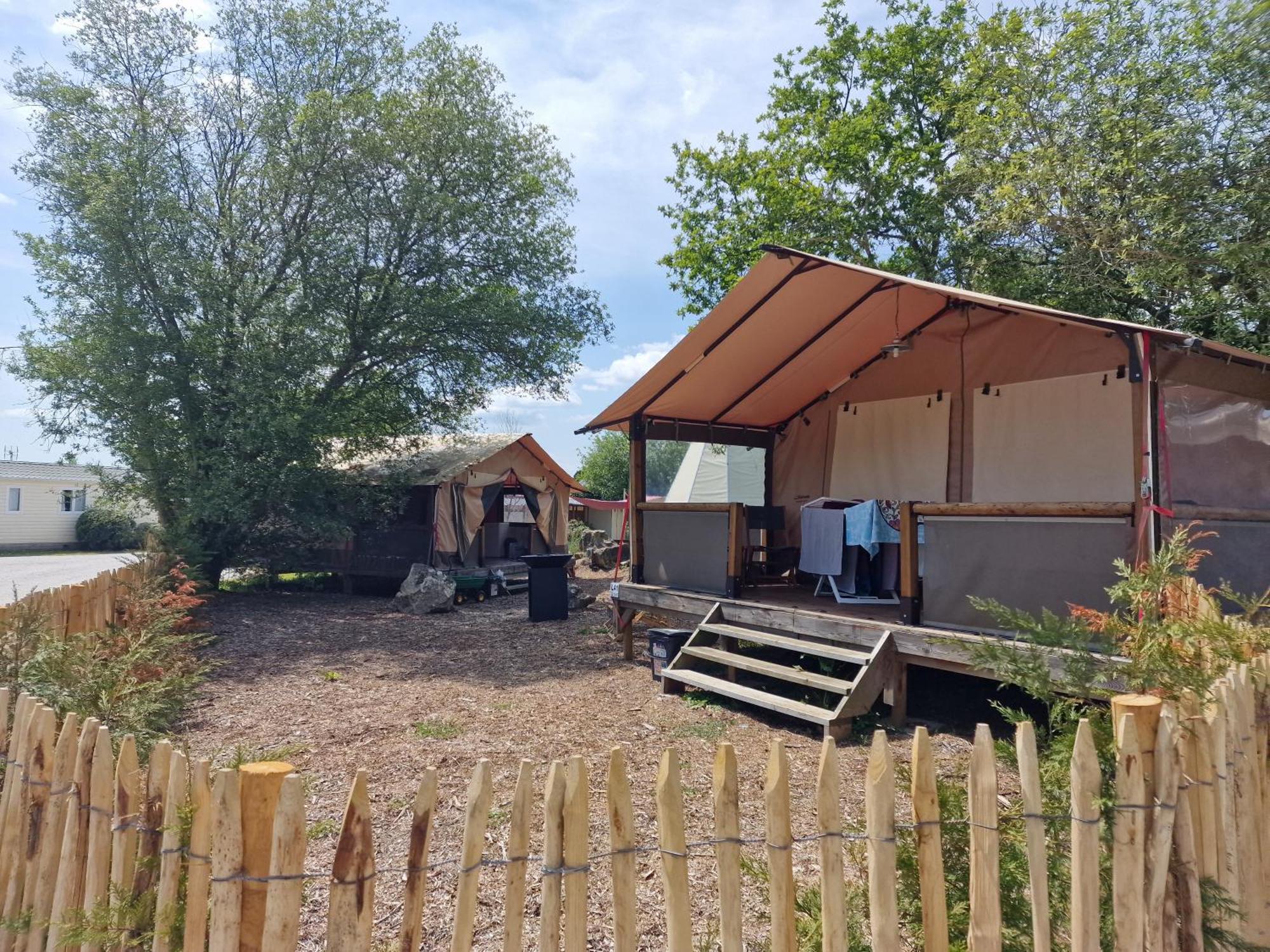 Lodge Les P'Tites Maisons Dans La Prairie Sallertaine Exterior photo