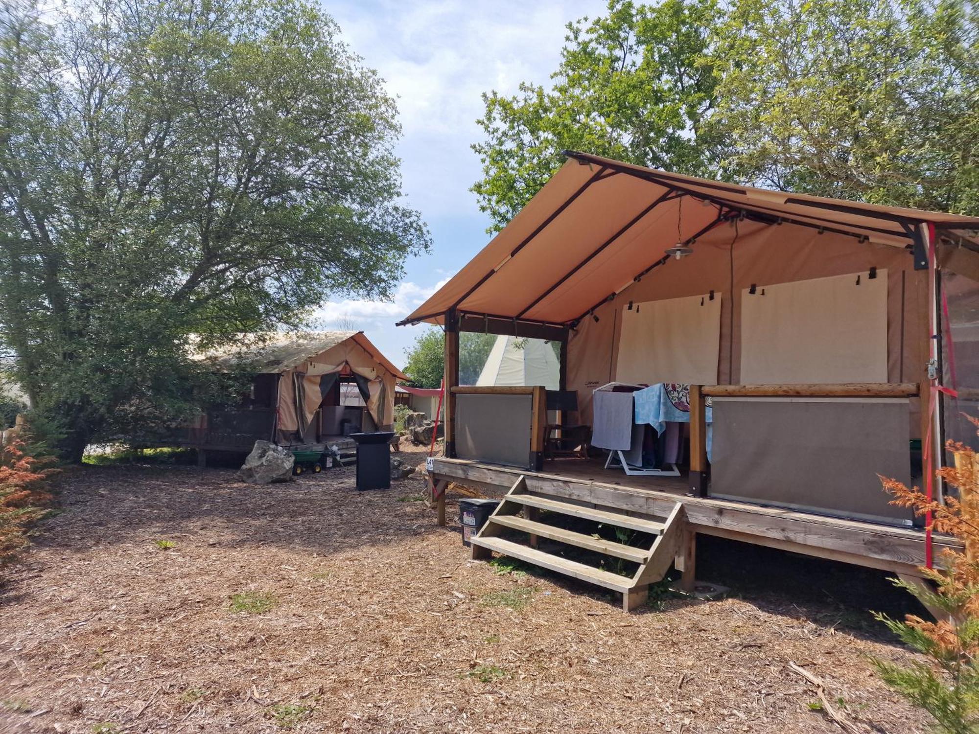 Lodge Les P'Tites Maisons Dans La Prairie Sallertaine Exterior photo